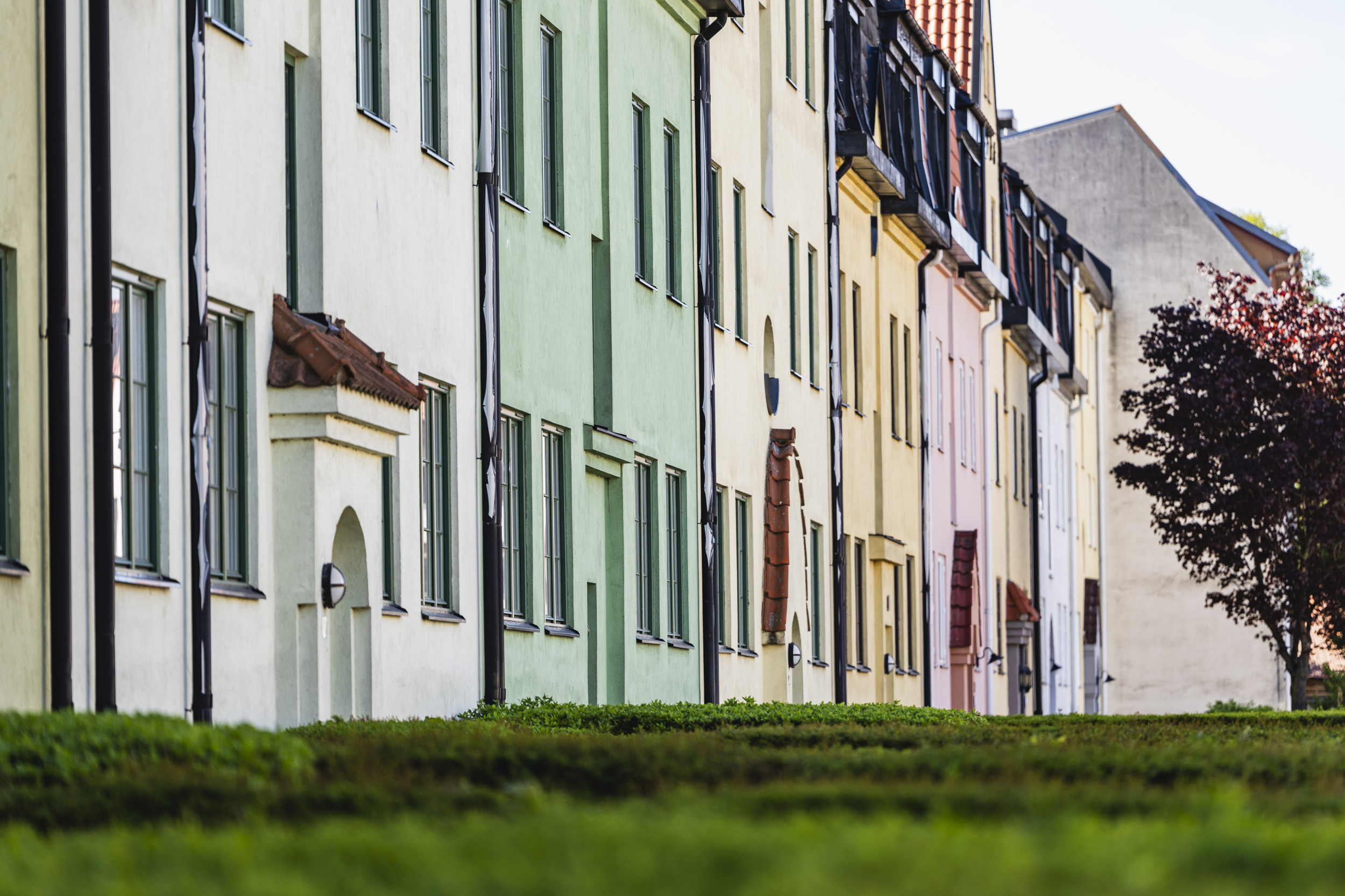 Husen på Pilgatan är målade i olika färger