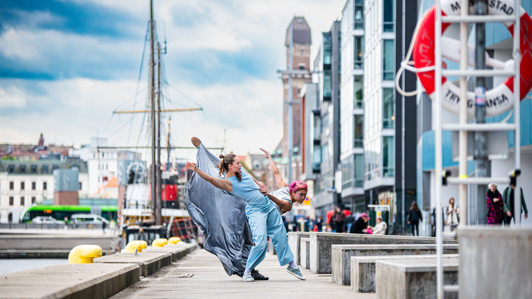Skånes dansteater: Roses All the Way