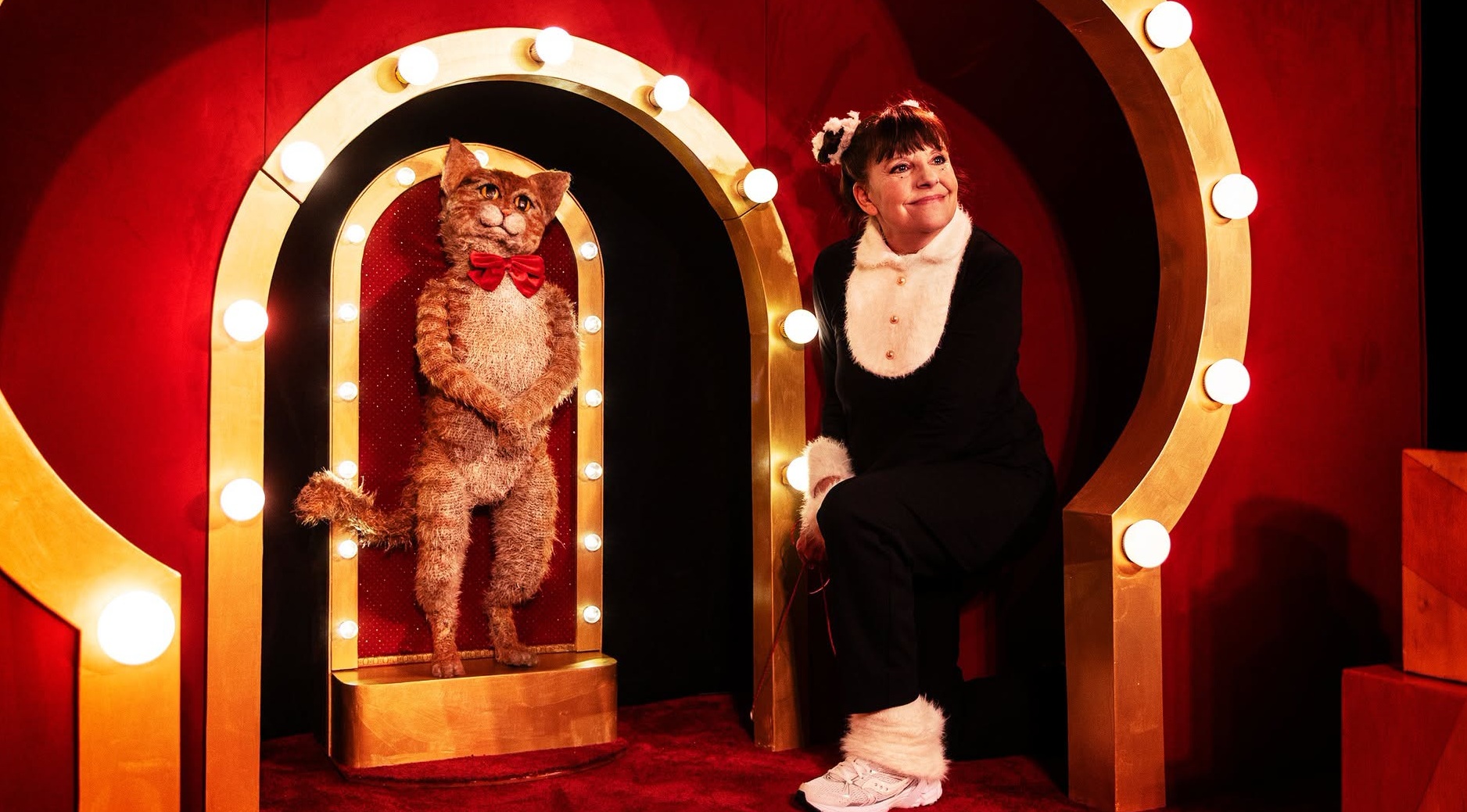 Kattkabaré! – Familjefredag